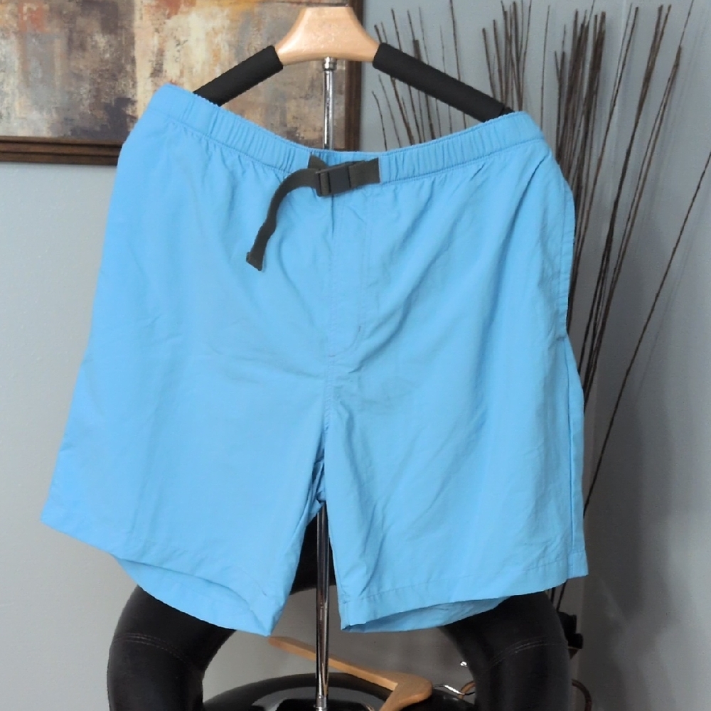 Columbia Light Blue Men's Shorts with Black Belt